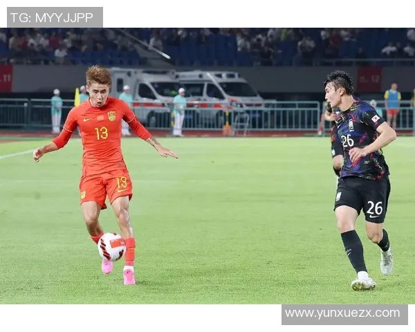 爱穿高筒袜的足球明星们展现独特个性与时尚魅力的赛场风采